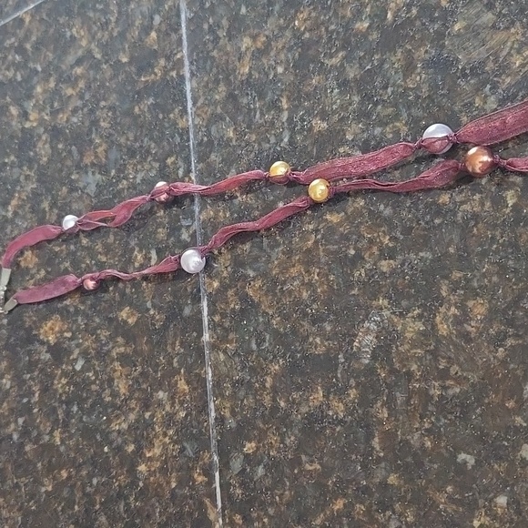 An extremely long brown ribbon and fake pearl necklace - Picture 3 of 4